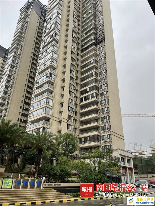南宁一对情侣吵架,女方放火烧家!邻居:鞋都没穿就跑下楼(图1) 南宁一对情侣吵架,女方放火烧家!邻居:鞋都没穿就跑下楼(图1)