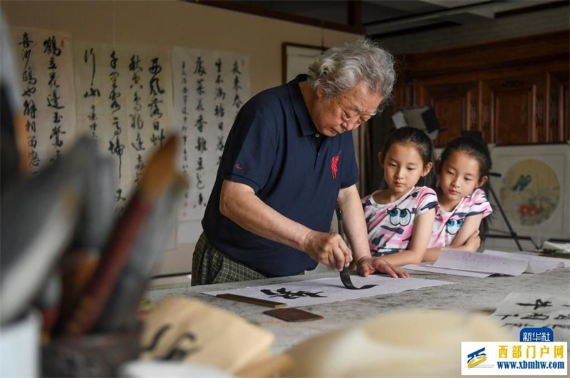 乌鲁木齐中小学生陆续进入暑期生活(图1) 乌鲁木齐中小学生陆续进入暑期生活(图1)