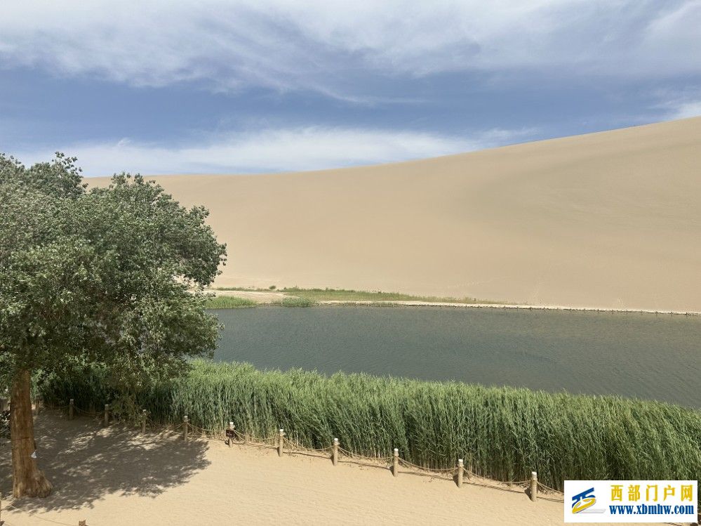 月牙丰满!中国“沙漠第一泉”迎水深水域20余年最大值(图1) 月牙丰满!中国“沙漠第一泉”迎水深水域20余年最大值(图1)