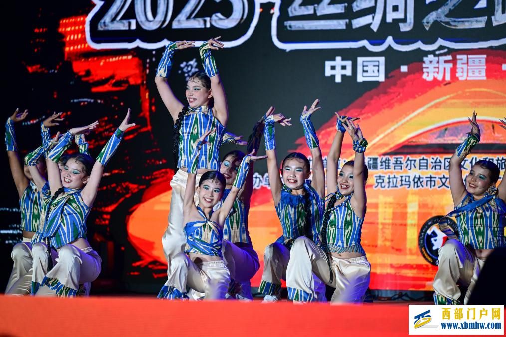 新疆“丝绸之路”街舞展演燃动油城(图7) 新疆“丝绸之路”街舞展演燃动油城(图7)