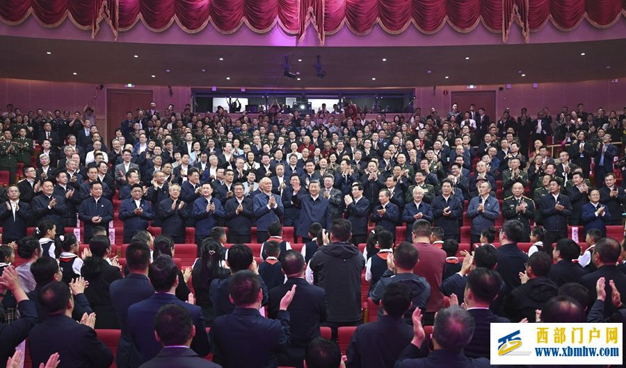 习近平观看庆祝西藏自治区成立60周年文艺晚会《雪域欢歌》(图1) 11d5faea5ef6146c77deb1e32e7f32dc_QInrugeHTC5nAY7w.jpeg