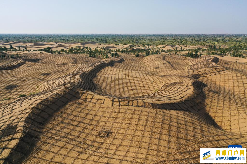 从“死亡之海”到“绿色奇迹”——库布其治沙模式走向世界(图2) 从“死亡之海”到“绿色奇迹”——库布其治沙模式走向世界(图2)