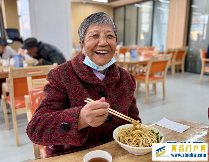 “小饭碗”里有民生大幸福——青海西宁每年为6万余老人提供助餐服务(图2) “小饭碗”里有民生大幸福——青海西宁每年为6万余老人提供助餐服务(图2)