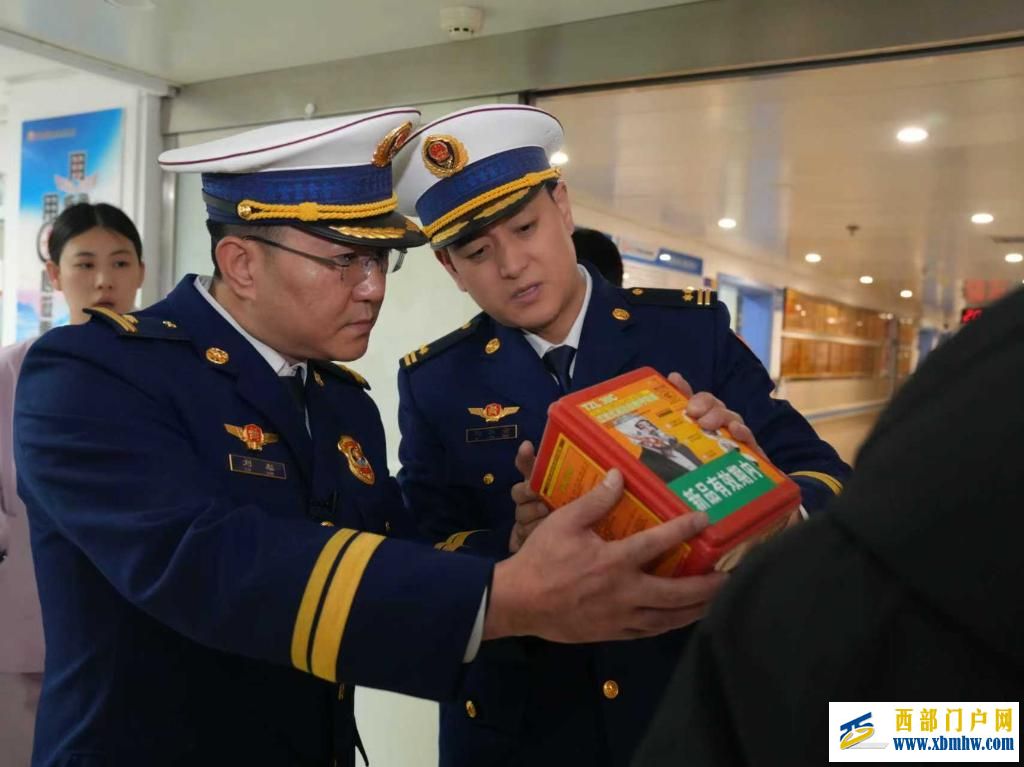 延安消防部门开展高层建筑火灾隐患排查(图1) 延安消防部门开展高层建筑火灾隐患排查(图1)