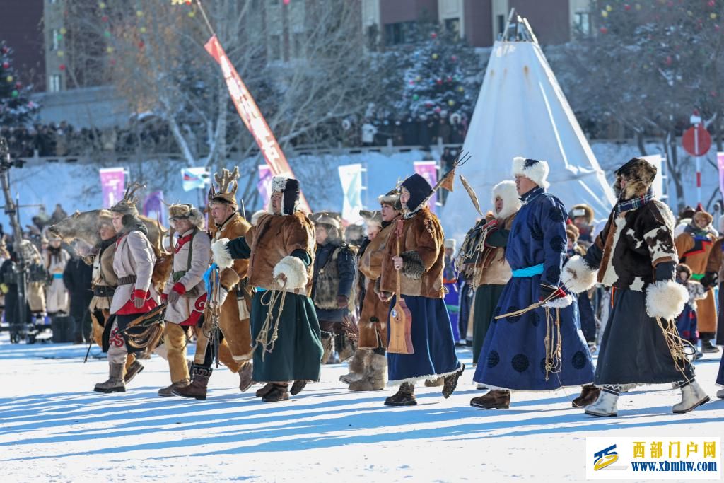 首次走进城市 第二十一届内蒙古自治区冰雪那达慕开幕(图2) 2.jpg